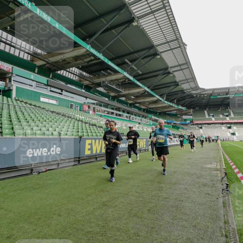 05.10.2025 - 20. swb-Marathon Bremen Michael Burmester http://msf.ph/oto/9224916 05.10.2025 10:37:22 Laufen im Stadion 7776, 7777, 9177, 9208, 9246, 9271, 9272, 9294, 9305, 9360, 9363, 9365, 9381, 9473, 9531, 9532, 9600, 9603, 9604, 9655, 9673, 9692, 9802, 9812, 9839, 9841, 9893, 9913, 9979, 10004, 10026, 10067, 10071, 10158, 10217, 10265, 10271, 10290, 10291, 10345, 10370, 10477, 10489, 10492, 10508, 10510, 10518, 10562, 10571, 10588, 10615, 10656, 10679, 10762, 10771, 10777, 10809, 10821, 10837, 10872, 10876, 10995, 11001, 11121, 11124, 11162, 11183, 11184, 11223, 11251, 11415 meine-sportfotos.de