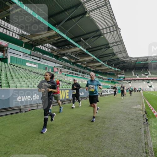 05.10.2025 - 20. swb-Marathon Bremen Michael Burmester http://msf.ph/oto/9224917 05.10.2025 10:37:23 Laufen im Stadion 7776, 7777, 9177, 9208, 9246, 9271, 9272, 9305, 9360, 9363, 9365, 9381, 9473, 9531, 9532, 9600, 9603, 9604, 9655, 9673, 9692, 9802, 9812, 9839, 9841, 9893, 9913, 9979, 10004, 10026, 10067, 10071, 10158, 10217, 10265, 10271, 10290, 10291, 10345, 10370, 10477, 10489, 10492, 10508, 10510, 10518, 10562, 10571, 10588, 10615, 10656, 10679, 10762, 10771, 10777, 10821, 10837, 10872, 10876, 10995, 11001, 11121, 11124, 11162, 11183, 11184, 11223, 11251, 11415 meine-sportfotos.de