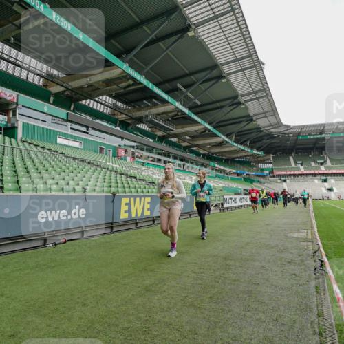 05.10.2025 - 20. swb-Marathon Bremen Michael Burmester http://msf.ph/oto/9224928 05.10.2025 10:37:30 Laufen im Stadion 7776, 9177, 9208, 9246, 9305, 9360, 9363, 9365, 9381, 9426, 9531, 9532, 9600, 9603, 9604, 9673, 9692, 9802, 9812, 9839, 9841, 9893, 9913, 9979, 10004, 10067, 10071, 10158, 10194, 10265, 10271, 10274, 10290, 10291, 10301, 10345, 10370, 10471, 10477, 10489, 10492, 10508, 10510, 10518, 10562, 10571, 10615, 10679, 10762, 10771, 10777, 10821, 10826, 10837, 10872, 10876, 10995, 11001, 11050, 11121, 11124, 11150, 11162, 11183, 11184, 11223, 11251, 11415 meine-sportfotos.de