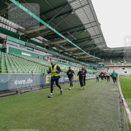 05.10.2025 - 20. swb-Marathon Bremen Michael Burmester http://msf.ph/oto/9224933 05.10.2025 10:37:38 Laufen im Stadion 7621, 7776, 9177, 9208, 9237, 9246, 9305, 9360, 9363, 9365, 9381, 9426, 9448, 9531, 9532, 9536, 9600, 9603, 9642, 9748, 9802, 9839, 9841, 9893, 9979, 10056, 10067, 10098, 10158, 10194, 10265, 10271, 10274, 10290, 10291, 10301, 10345, 10370, 10471, 10477, 10489, 10508, 10510, 10518, 10562, 10571, 10611, 10615, 10771, 10777, 10821, 10826, 10829, 10837, 10872, 10876, 10995, 11001, 11050, 11121, 11124, 11150, 11162, 11183, 11184, 11223, 11251, 11415 meine-sportfotos.de