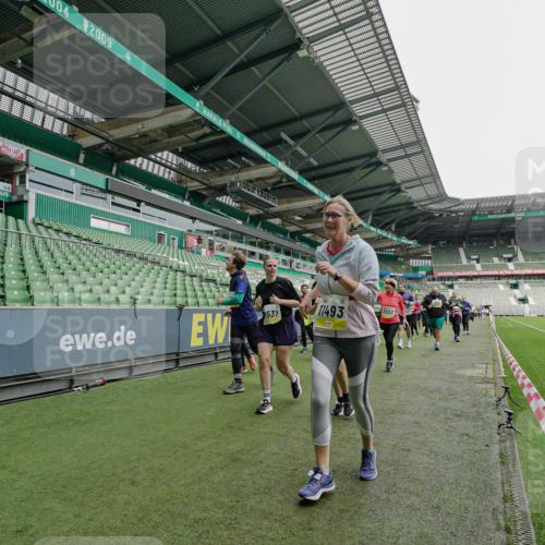 05.10.2025 - 20. swb-Marathon Bremen Michael Burmester http://msf.ph/oto/9224953 05.10.2025 10:37:47 Laufen im Stadion 7621, 7776, 9189, 9210, 9237, 9360, 9363, 9365, 9381, 9426, 9448, 9468, 9486, 9531, 9532, 9536, 9600, 9603, 9642, 9748, 9802, 9813, 9841, 9858, 9893, 9979, 10056, 10067, 10098, 10158, 10194, 10265, 10271, 10274, 10290, 10291, 10301, 10345, 10370, 10471, 10477, 10485, 10508, 10510, 10518, 10562, 10571, 10611, 10615, 10711, 10713, 10777, 10826, 10829, 10837, 10872, 10876, 10995, 11001, 11050, 11121, 11124, 11150, 11162, 11183, 11184, 11223, 11251, 11415, 9177, 9208 meine-sportfotos.de