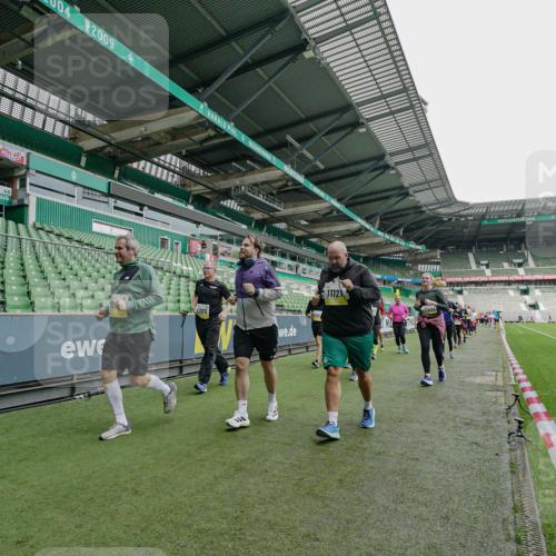 05.10.2025 - 20. swb-Marathon Bremen Michael Burmester http://msf.ph/oto/9224969 05.10.2025 10:37:51 Laufen im Stadion 7621, 7776, 9189, 9210, 9237, 9360, 9365, 9381, 9426, 9448, 9468, 9486, 9532, 9536, 9600, 9642, 9748, 9813, 9841, 9858, 9893, 9979, 10033, 10056, 10067, 10098, 10130, 10158, 10194, 10265, 10271, 10274, 10278, 10301, 10345, 10370, 10437, 10471, 10477, 10485, 10508, 10510, 10595, 10598, 10611, 10711, 10713, 10777, 10826, 10829, 10837, 10872, 10876, 10995, 11001, 11050, 11121, 11124, 11150, 11162, 11183, 11184, 11223, 11251, 11415, 9177, 9208, 9381, 9531 meine-sportfotos.de