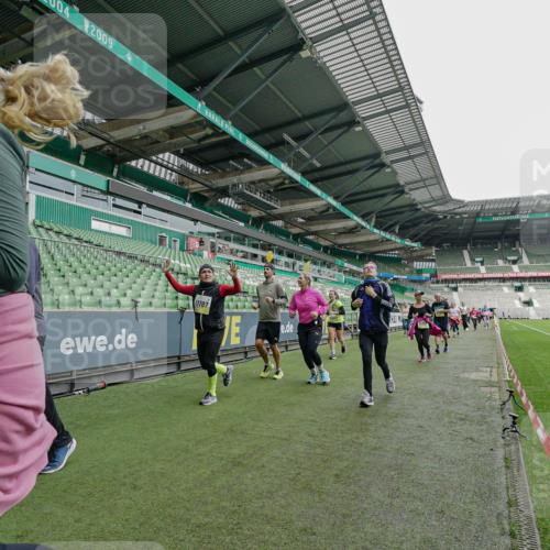 05.10.2025 - 20. swb-Marathon Bremen Michael Burmester http://msf.ph/oto/9224977 05.10.2025 10:37:54 Laufen im Stadion 7621, 7776, 9189, 9210, 9237, 9360, 9365, 9426, 9448, 9468, 9486, 9532, 9536, 9600, 9642, 9684, 9748, 9813, 9841, 9858, 9893, 9979, 10033, 10056, 10098, 10130, 10158, 10194, 10265, 10271, 10274, 10278, 10301, 10370, 10437, 10471, 10477, 10485, 10508, 10510, 10595, 10598, 10611, 10678, 10711, 10713, 10777, 10826, 10829, 10837, 10872, 10876, 10995, 11001, 11050, 11121, 11124, 11150, 11162, 11183, 11223, 11415, 9177, 9208, 9381, 9531 meine-sportfotos.de