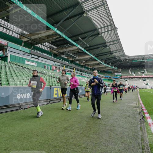 05.10.2025 - 20. swb-Marathon Bremen Michael Burmester http://msf.ph/oto/9224980 05.10.2025 10:37:55 Laufen im Stadion 7621, 7776, 8574, 9189, 9210, 9237, 9360, 9365, 9426, 9448, 9468, 9486, 9532, 9536, 9600, 9642, 9684, 9748, 9813, 9858, 9893, 9979, 10033, 10056, 10098, 10130, 10158, 10194, 10265, 10271, 10274, 10278, 10301, 10370, 10437, 10471, 10477, 10485, 10508, 10510, 10595, 10598, 10611, 10678, 10711, 10713, 10777, 10826, 10829, 10837, 10872, 10876, 10995, 11001, 11050, 11121, 11124, 11150, 11162, 11183, 11223, 11415, 9177, 9208, 9381, 9531 meine-sportfotos.de