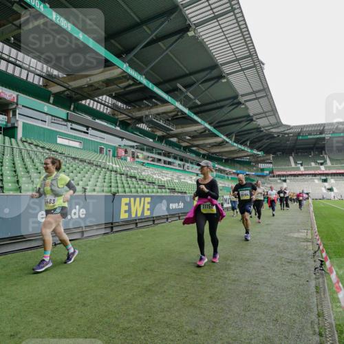 05.10.2025 - 20. swb-Marathon Bremen Michael Burmester http://msf.ph/oto/9224984 05.10.2025 10:37:57 Laufen im Stadion 7621, 7776, 8574, 9189, 9210, 9237, 9360, 9365, 9426, 9432, 9448, 9468, 9486, 9498, 9532, 9536, 9600, 9642, 9647, 9684, 9748, 9813, 9846, 9858, 9893, 9979, 10033, 10056, 10098, 10130, 10158, 10194, 10265, 10271, 10274, 10278, 10301, 10370, 10437, 10471, 10477, 10485, 10508, 10510, 10595, 10598, 10611, 10678, 10711, 10713, 10777, 10825, 10826, 10829, 10837, 10872, 10876, 10995, 11001, 11050, 11121, 11124, 11150, 11162, 11183, 11223, 11415, 9177, 9208, 9381, 9531 meine-sportfotos.de
