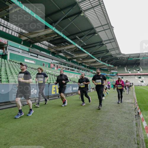 05.10.2025 - 20. swb-Marathon Bremen Michael Burmester http://msf.ph/oto/9225001 05.10.2025 10:38:04 Laufen im Stadion 7621, 7776, 8574, 9189, 9210, 9237, 9360, 9365, 9426, 9432, 9448, 9468, 9486, 9498, 9532, 9536, 9642, 9647, 9684, 9707, 9748, 9750, 9813, 9846, 9858, 9893, 10033, 10056, 10098, 10130, 10167, 10194, 10265, 10271, 10274, 10278, 10301, 10437, 10471, 10477, 10485, 10510, 10530, 10595, 10598, 10611, 10678, 10711, 10713, 10777, 10803, 10804, 10825, 10826, 10829, 10837, 10872, 10876, 10995, 11001, 11050, 11121, 11124, 11150, 11162, 11183, 11415, 9381, 9531 meine-sportfotos.de