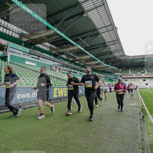 05.10.2025 - 20. swb-Marathon Bremen Michael Burmester http://msf.ph/oto/9225004 05.10.2025 10:38:04 Laufen im Stadion 7621, 7776, 8574, 9189, 9210, 9237, 9360, 9365, 9426, 9432, 9448, 9468, 9486, 9498, 9532, 9536, 9642, 9647, 9684, 9707, 9748, 9750, 9813, 9846, 9858, 9893, 10033, 10056, 10098, 10130, 10167, 10194, 10265, 10271, 10274, 10278, 10301, 10437, 10471, 10477, 10485, 10510, 10530, 10595, 10598, 10611, 10678, 10711, 10713, 10777, 10803, 10804, 10825, 10826, 10829, 10837, 10872, 10876, 10995, 11001, 11050, 11121, 11124, 11150, 11162, 11183, 11415, 9381, 9531 meine-sportfotos.de