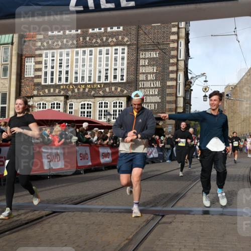 05.10.2025 - 20. swb-Marathon Bremen Yannick Fuchs http://msf.ph/oto/9225012 05.10.2025 10:56:29 Ziel 9258, 9424, 9783, 10028, 10191, 10196, 10424, 10590, 10992, 11364, 11554, 11662, 11723 meine-sportfotos.de