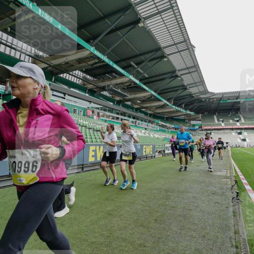 05.10.2025 - 20. swb-Marathon Bremen Michael Burmester http://msf.ph/oto/9225013 05.10.2025 10:38:06 Laufen im Stadion 7621, 7776, 8574, 9189, 9210, 9237, 9360, 9365, 9426, 9432, 9448, 9468, 9486, 9498, 9532, 9536, 9642, 9647, 9684, 9707, 9748, 9750, 9813, 9846, 9858, 9893, 10033, 10056, 10098, 10130, 10167, 10194, 10265, 10271, 10274, 10278, 10301, 10437, 10471, 10477, 10485, 10510, 10530, 10595, 10598, 10611, 10678, 10711, 10713, 10777, 10803, 10804, 10825, 10826, 10829, 10837, 10872, 10876, 10995, 11001, 11050, 11121, 11124, 11150, 11162, 11183, 11415, 9381, 9531 meine-sportfotos.de