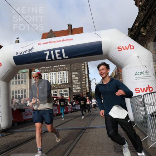 05.10.2025 - 20. swb-Marathon Bremen Yannick Fuchs http://msf.ph/oto/9225047 05.10.2025 10:56:30 Ziel 9424, 9783, 9932, 10028, 10191, 10196, 10424, 10590, 11554, 11662, 11723 meine-sportfotos.de