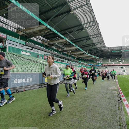 05.10.2025 - 20. swb-Marathon Bremen Michael Burmester http://msf.ph/oto/9225066 05.10.2025 10:38:21 Laufen im Stadion 7621, 8574, 9182, 9184, 9189, 9210, 9235, 9237, 9322, 9331, 9335, 9365, 9409, 9426, 9432, 9448, 9468, 9486, 9498, 9536, 9642, 9647, 9684, 9707, 9748, 9750, 9752, 9771, 9813, 9846, 9858, 9915, 9940, 9978, 10033, 10056, 10098, 10130, 10167, 10194, 10205, 10274, 10278, 10297, 10301, 10404, 10437, 10439, 10471, 10478, 10485, 10511, 10530, 10595, 10598, 10611, 10678, 10711, 10713, 10803, 10804, 10825, 10826, 10829, 11050, 11150, 11162 meine-sportfotos.de
