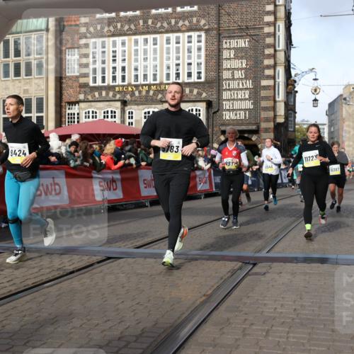 05.10.2025 - 20. swb-Marathon Bremen Yannick Fuchs http://msf.ph/oto/9225067 05.10.2025 10:56:32 Ziel 9424, 9783, 9932, 10028, 10179, 10191, 10196, 10387, 10424, 10546, 10590, 11662, 11723 meine-sportfotos.de