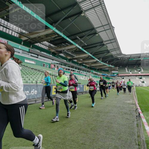 05.10.2025 - 20. swb-Marathon Bremen Michael Burmester http://msf.ph/oto/9225068 05.10.2025 10:38:22 Laufen im Stadion 7621, 8574, 9182, 9184, 9189, 9210, 9235, 9237, 9322, 9331, 9335, 9365, 9409, 9426, 9432, 9448, 9468, 9486, 9498, 9536, 9642, 9647, 9684, 9707, 9748, 9750, 9752, 9771, 9813, 9846, 9858, 9915, 9940, 9978, 10033, 10056, 10098, 10130, 10167, 10194, 10205, 10274, 10278, 10297, 10301, 10404, 10437, 10439, 10446, 10471, 10478, 10485, 10511, 10530, 10595, 10598, 10611, 10678, 10711, 10713, 10803, 10804, 10825, 10826, 10829, 11050, 11150, 11162 meine-sportfotos.de