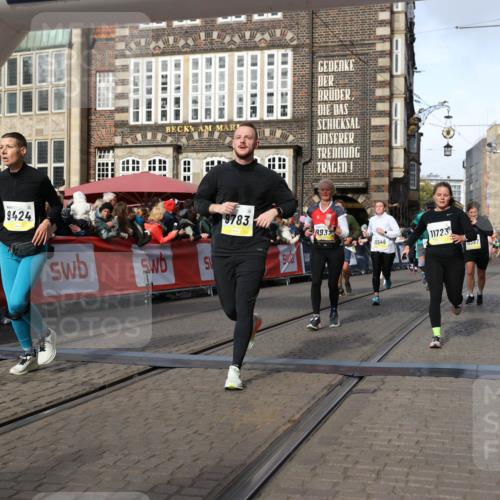 05.10.2025 - 20. swb-Marathon Bremen Yannick Fuchs http://msf.ph/oto/9225069 05.10.2025 10:56:32 Ziel 9424, 9783, 9932, 10028, 10179, 10191, 10196, 10387, 10424, 10546, 10590, 11662, 11723 meine-sportfotos.de