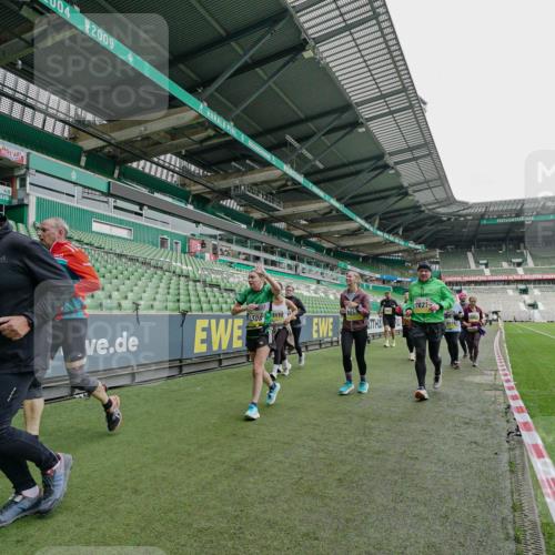 05.10.2025 - 20. swb-Marathon Bremen Michael Burmester http://msf.ph/oto/9225081 05.10.2025 10:38:25 Laufen im Stadion 7621, 8574, 9182, 9184, 9189, 9210, 9235, 9237, 9300, 9322, 9331, 9335, 9394, 9409, 9426, 9432, 9448, 9468, 9486, 9498, 9536, 9642, 9647, 9660, 9684, 9707, 9748, 9750, 9752, 9771, 9813, 9846, 9858, 9890, 9915, 9940, 9978, 10033, 10056, 10098, 10130, 10167, 10194, 10205, 10274, 10278, 10297, 10301, 10404, 10437, 10439, 10446, 10478, 10485, 10511, 10530, 10595, 10598, 10611, 10678, 10711, 10713, 10803, 10804, 10825, 10826, 10829, 11050, 11150 meine-sportfotos.de