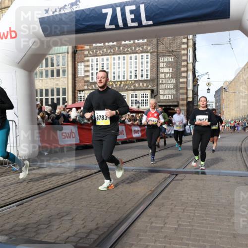 05.10.2025 - 20. swb-Marathon Bremen Yannick Fuchs http://msf.ph/oto/9225084 05.10.2025 10:56:33 Ziel 9424, 9783, 9790, 9932, 10005, 10028, 10179, 10191, 10196, 10387, 10424, 10546, 10590, 11662, 11723 meine-sportfotos.de