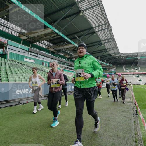 05.10.2025 - 20. swb-Marathon Bremen Michael Burmester http://msf.ph/oto/9225087 05.10.2025 10:38:26 Laufen im Stadion 7621, 8574, 9182, 9184, 9189, 9210, 9235, 9237, 9300, 9322, 9331, 9335, 9394, 9409, 9432, 9448, 9468, 9486, 9498, 9536, 9642, 9647, 9660, 9684, 9707, 9748, 9750, 9752, 9771, 9782, 9813, 9846, 9858, 9890, 9915, 9940, 9978, 10033, 10056, 10098, 10130, 10167, 10194, 10205, 10274, 10278, 10297, 10404, 10437, 10439, 10446, 10478, 10485, 10511, 10530, 10595, 10598, 10611, 10678, 10711, 10713, 10803, 10804, 10825, 10829, 11050, 11150 meine-sportfotos.de
