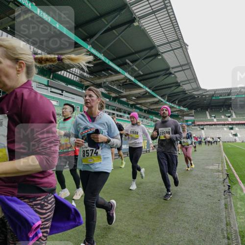 05.10.2025 - 20. swb-Marathon Bremen Michael Burmester http://msf.ph/oto/9225099 05.10.2025 10:38:29 Laufen im Stadion 7621, 8574, 9182, 9184, 9189, 9210, 9235, 9237, 9269, 9300, 9322, 9331, 9335, 9394, 9409, 9432, 9448, 9468, 9486, 9498, 9536, 9642, 9647, 9660, 9684, 9707, 9748, 9750, 9752, 9771, 9782, 9813, 9846, 9858, 9890, 9915, 9940, 9978, 10033, 10056, 10098, 10130, 10167, 10194, 10205, 10278, 10297, 10404, 10437, 10439, 10446, 10478, 10485, 10511, 10530, 10595, 10598, 10611, 10623, 10678, 10711, 10713, 10803, 10804, 10825, 10829 meine-sportfotos.de