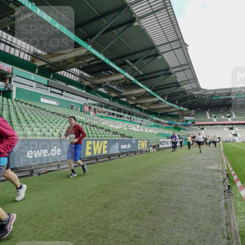 05.10.2025 - 20. swb-Marathon Bremen Michael Burmester http://msf.ph/oto/9225116 05.10.2025 10:38:36 Laufen im Stadion 7621, 8574, 9182, 9184, 9189, 9210, 9229, 9235, 9237, 9269, 9300, 9322, 9324, 9331, 9335, 9379, 9394, 9398, 9409, 9432, 9468, 9486, 9498, 9642, 9647, 9660, 9684, 9707, 9750, 9752, 9771, 9782, 9813, 9846, 9858, 9890, 9915, 9940, 9978, 10033, 10056, 10098, 10106, 10130, 10142, 10167, 10205, 10213, 10278, 10297, 10404, 10405, 10437, 10439, 10446, 10478, 10483, 10485, 10511, 10529, 10530, 10551, 10595, 10598, 10623, 10678, 10711, 10713, 10734, 10803, 10804, 10825, 10853 meine-sportfotos.de