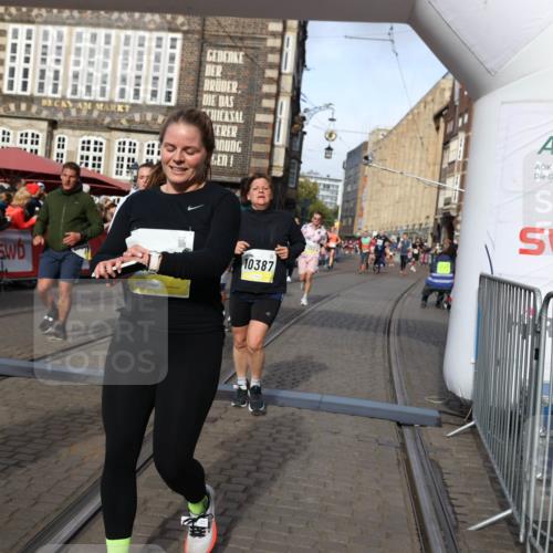 05.10.2025 - 20. swb-Marathon Bremen Yannick Fuchs http://msf.ph/oto/9225126 05.10.2025 10:56:35 Ziel 9424, 9783, 9790, 9932, 10005, 10028, 10179, 10191, 10387, 10424, 10546, 10590, 10648, 11253, 11571, 11662, 11723 meine-sportfotos.de