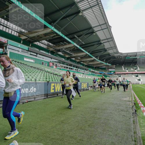 05.10.2025 - 20. swb-Marathon Bremen Michael Burmester http://msf.ph/oto/9225129 05.10.2025 10:38:42 Laufen im Stadion 7788, 8123, 8574, 9182, 9184, 9189, 9210, 9229, 9235, 9269, 9300, 9322, 9324, 9331, 9335, 9379, 9394, 9398, 9409, 9432, 9468, 9498, 9647, 9660, 9684, 9707, 9750, 9752, 9771, 9782, 9813, 9846, 9858, 9890, 9915, 9927, 9940, 9978, 10033, 10106, 10130, 10142, 10167, 10205, 10213, 10278, 10297, 10404, 10405, 10437, 10439, 10446, 10478, 10483, 10485, 10511, 10529, 10530, 10551, 10595, 10598, 10623, 10678, 10711, 10734, 10803, 10804, 10825, 10853, 9486, 10056, 10098 meine-sportfotos.de