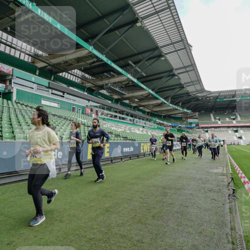 05.10.2025 - 20. swb-Marathon Bremen Michael Burmester http://msf.ph/oto/9225131 05.10.2025 10:38:43 Laufen im Stadion 7788, 8123, 8574, 9182, 9184, 9189, 9210, 9229, 9235, 9269, 9300, 9322, 9324, 9331, 9335, 9379, 9394, 9398, 9409, 9432, 9468, 9498, 9647, 9660, 9684, 9707, 9750, 9752, 9771, 9782, 9813, 9846, 9858, 9890, 9915, 9927, 9940, 9978, 10033, 10106, 10130, 10142, 10167, 10205, 10213, 10278, 10297, 10404, 10405, 10437, 10439, 10446, 10478, 10483, 10485, 10511, 10529, 10530, 10551, 10595, 10598, 10623, 10678, 10734, 10803, 10804, 10825, 10853, 9486, 10056, 10098 meine-sportfotos.de