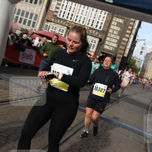 05.10.2025 - 20. swb-Marathon Bremen Yannick Fuchs http://msf.ph/oto/9225136 05.10.2025 10:56:35 Ziel 9424, 9783, 9790, 9932, 10005, 10028, 10179, 10191, 10387, 10424, 10546, 10590, 10648, 11253, 11571, 11662, 11723 meine-sportfotos.de