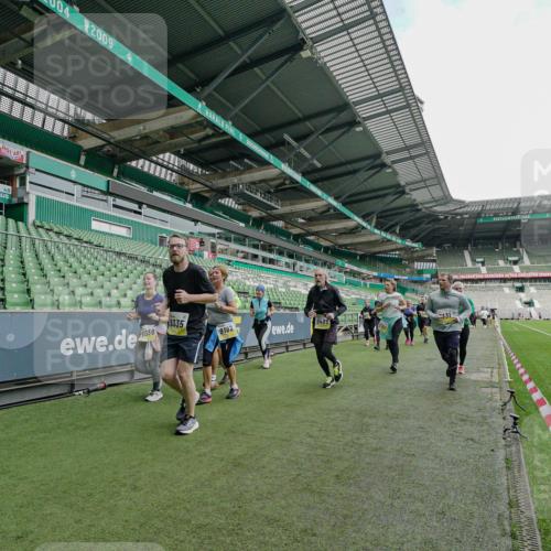 05.10.2025 - 20. swb-Marathon Bremen Michael Burmester http://msf.ph/oto/9225137 05.10.2025 10:38:46 Laufen im Stadion 7788, 8123, 8574, 9182, 9184, 9210, 9229, 9235, 9269, 9300, 9322, 9324, 9331, 9335, 9379, 9394, 9398, 9409, 9432, 9498, 9647, 9660, 9684, 9707, 9750, 9752, 9771, 9782, 9813, 9846, 9890, 9915, 9927, 9940, 9978, 9998, 10033, 10106, 10130, 10142, 10167, 10205, 10213, 10278, 10297, 10404, 10405, 10437, 10439, 10446, 10478, 10483, 10511, 10529, 10530, 10551, 10595, 10598, 10623, 10678, 10734, 10803, 10804, 10825, 10853, 9189, 9468, 9486, 9813, 9858, 10056, 10098 meine-sportfotos.de