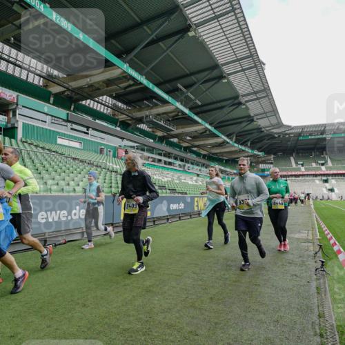 05.10.2025 - 20. swb-Marathon Bremen Michael Burmester http://msf.ph/oto/9225142 05.10.2025 10:38:47 Laufen im Stadion 7788, 8123, 8574, 9182, 9184, 9210, 9229, 9235, 9269, 9300, 9322, 9324, 9331, 9335, 9379, 9394, 9398, 9409, 9432, 9498, 9647, 9660, 9684, 9707, 9750, 9752, 9771, 9782, 9846, 9890, 9915, 9927, 9940, 9978, 9998, 10033, 10106, 10130, 10142, 10167, 10205, 10213, 10278, 10297, 10404, 10405, 10437, 10439, 10446, 10478, 10483, 10498, 10511, 10529, 10530, 10551, 10595, 10598, 10623, 10678, 10734, 10803, 10804, 10825, 10853, 9189, 9210, 9468, 9486, 9813, 9858, 10056, 10098 meine-sportfotos.de