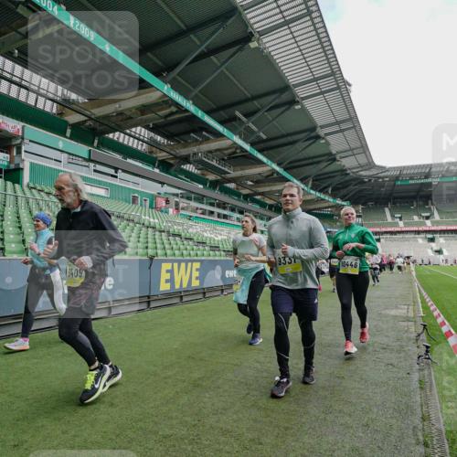 05.10.2025 - 20. swb-Marathon Bremen Michael Burmester http://msf.ph/oto/9225145 05.10.2025 10:38:48 Laufen im Stadion 7788, 8123, 8574, 9182, 9184, 9229, 9235, 9269, 9300, 9322, 9324, 9331, 9335, 9379, 9394, 9398, 9409, 9432, 9498, 9647, 9660, 9684, 9707, 9750, 9752, 9771, 9782, 9846, 9890, 9915, 9927, 9940, 9978, 9998, 10033, 10106, 10130, 10142, 10167, 10205, 10213, 10255, 10278, 10297, 10404, 10405, 10437, 10439, 10446, 10478, 10483, 10498, 10511, 10529, 10530, 10551, 10595, 10598, 10623, 10678, 10734, 10803, 10804, 10825, 10853, 9189, 9210, 9468, 9486, 9813, 9858, 10056, 10098 meine-sportfotos.de