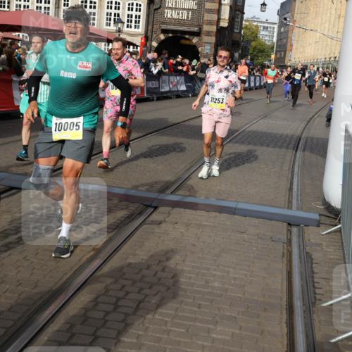 05.10.2025 - 20. swb-Marathon Bremen Yannick Fuchs http://msf.ph/oto/9225164 05.10.2025 10:56:37 Ziel 9424, 9783, 9790, 9932, 10005, 10179, 10387, 10546, 10648, 11100, 11253, 11571, 11723 meine-sportfotos.de