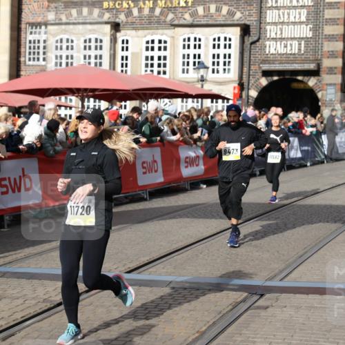 05.10.2025 - 20. swb-Marathon Bremen Yannick Fuchs http://msf.ph/oto/9225166 05.10.2025 10:59:51 Ziel 9473, 9991, 10420, 11267, 11456, 11582, 11720 meine-sportfotos.de