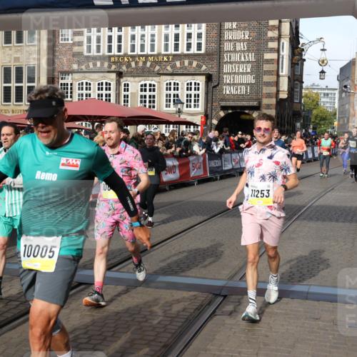05.10.2025 - 20. swb-Marathon Bremen Yannick Fuchs http://msf.ph/oto/9225168 05.10.2025 10:56:38 Ziel 9424, 9783, 9790, 9932, 10005, 10042, 10179, 10387, 10546, 10648, 11100, 11253, 11260, 11571, 11723 meine-sportfotos.de