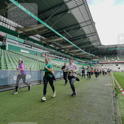 05.10.2025 - 20. swb-Marathon Bremen Michael Burmester http://msf.ph/oto/9225169 05.10.2025 10:38:53 Laufen im Stadion 7199, 7788, 8123, 8574, 9182, 9184, 9229, 9235, 9269, 9300, 9322, 9324, 9331, 9335, 9379, 9394, 9398, 9409, 9432, 9498, 9628, 9647, 9660, 9684, 9707, 9750, 9752, 9765, 9771, 9782, 9846, 9850, 9890, 9915, 9927, 9940, 9978, 9998, 10106, 10142, 10167, 10205, 10213, 10255, 10258, 10297, 10404, 10405, 10439, 10446, 10478, 10483, 10498, 10511, 10529, 10530, 10551, 10557, 10623, 10678, 10734, 10803, 10804, 10825, 10853, 9189, 9210, 9468, 9486, 9813, 9858, 10033, 10056, 10098 meine-sportfotos.de