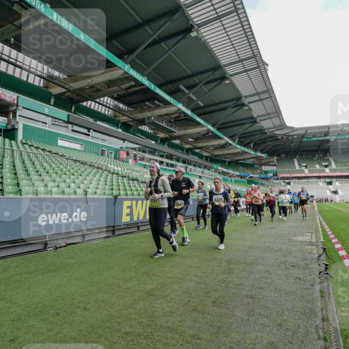 05.10.2025 - 20. swb-Marathon Bremen Michael Burmester http://msf.ph/oto/9225177 05.10.2025 10:38:56 Laufen im Stadion 7199, 7788, 8123, 9182, 9184, 9229, 9235, 9269, 9300, 9322, 9324, 9331, 9335, 9379, 9394, 9398, 9409, 9432, 9498, 9628, 9647, 9660, 9668, 9707, 9750, 9752, 9765, 9771, 9782, 9846, 9850, 9890, 9915, 9927, 9940, 9978, 9998, 10106, 10142, 10167, 10205, 10213, 10255, 10258, 10297, 10371, 10404, 10405, 10439, 10446, 10478, 10483, 10498, 10511, 10529, 10530, 10551, 10557, 10623, 10734, 10803, 10804, 10825, 10853, 9189, 9210, 9468, 9486, 9813, 9858, 10033, 10056, 10098 meine-sportfotos.de