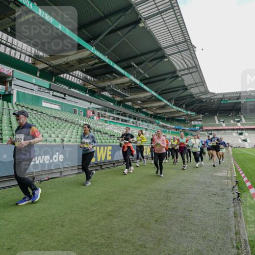 05.10.2025 - 20. swb-Marathon Bremen Michael Burmester http://msf.ph/oto/9225188 05.10.2025 10:38:58 Laufen im Stadion 7199, 7788, 8123, 9182, 9184, 9229, 9235, 9269, 9300, 9322, 9324, 9331, 9335, 9379, 9394, 9398, 9409, 9628, 9660, 9668, 9707, 9750, 9752, 9765, 9771, 9782, 9850, 9890, 9915, 9927, 9940, 9978, 9998, 10106, 10142, 10167, 10205, 10213, 10255, 10258, 10297, 10371, 10404, 10405, 10439, 10446, 10478, 10483, 10498, 10511, 10529, 10530, 10551, 10557, 10623, 10734, 10803, 10804, 10853, 9189, 9210, 9468, 9486, 9813, 9858, 10033, 10056, 10098 meine-sportfotos.de