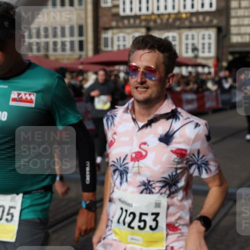 05.10.2025 - 20. swb-Marathon Bremen Yannick Fuchs http://msf.ph/oto/9225201 05.10.2025 10:56:39 Ziel 9424, 9547, 9790, 9932, 10005, 10042, 10179, 10387, 10546, 10648, 11100, 11253, 11260, 11571, 11691, 11723 meine-sportfotos.de