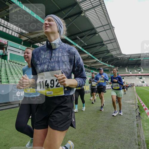 05.10.2025 - 20. swb-Marathon Bremen Michael Burmester http://msf.ph/oto/9225213 05.10.2025 10:39:03 Laufen im Stadion 7199, 7654, 7788, 8123, 9182, 9184, 9224, 9225, 9229, 9235, 9269, 9300, 9322, 9324, 9331, 9335, 9379, 9394, 9398, 9409, 9515, 9610, 9628, 9660, 9668, 9750, 9752, 9765, 9771, 9782, 9850, 9890, 9908, 9915, 9927, 9940, 9944, 9978, 9998, 10018, 10021, 10106, 10142, 10205, 10213, 10255, 10258, 10297, 10371, 10404, 10405, 10439, 10446, 10478, 10483, 10498, 10511, 10529, 10551, 10557, 10623, 10734, 10853, 9189, 9210, 9468, 9813, 9858, 10033 meine-sportfotos.de