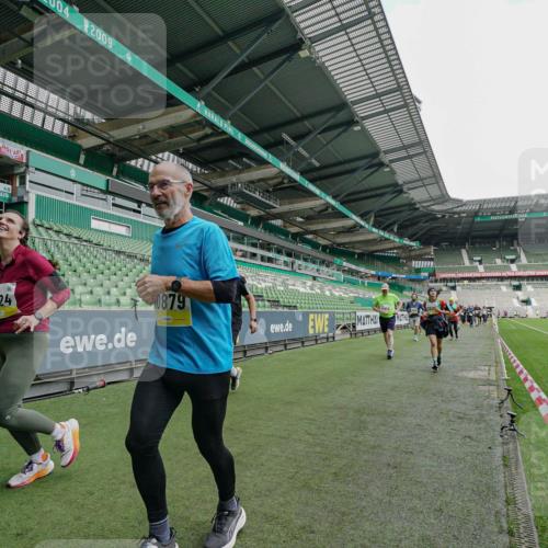 05.10.2025 - 20. swb-Marathon Bremen Michael Burmester http://msf.ph/oto/9225221 05.10.2025 10:39:05 Laufen im Stadion 7199, 7654, 7788, 8123, 9182, 9184, 9224, 9225, 9229, 9235, 9269, 9300, 9322, 9324, 9331, 9335, 9379, 9394, 9398, 9409, 9515, 9610, 9628, 9660, 9668, 9713, 9752, 9765, 9771, 9782, 9850, 9890, 9908, 9915, 9927, 9940, 9944, 9978, 9998, 10018, 10021, 10106, 10142, 10205, 10213, 10238, 10255, 10258, 10297, 10371, 10404, 10405, 10439, 10446, 10478, 10483, 10498, 10511, 10529, 10551, 10557, 10623, 10734, 10853, 9189, 9210, 9468, 9813, 9858, 10033 meine-sportfotos.de