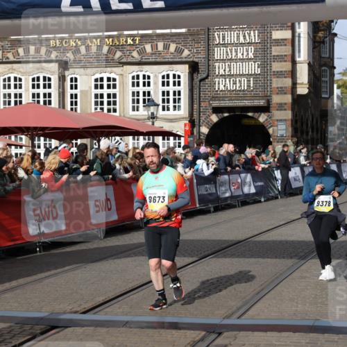 05.10.2025 - 20. swb-Marathon Bremen Yannick Fuchs http://msf.ph/oto/9225222 05.10.2025 10:59:56 Ziel 9378, 9473, 9673, 10420, 11582, 11720 meine-sportfotos.de