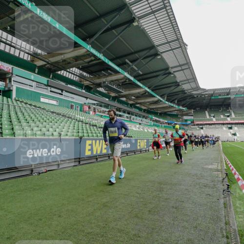 05.10.2025 - 20. swb-Marathon Bremen Michael Burmester http://msf.ph/oto/9225230 05.10.2025 10:39:10 Laufen im Stadion 7199, 7654, 7788, 7979, 8123, 9002, 9182, 9184, 9224, 9225, 9229, 9235, 9269, 9300, 9322, 9324, 9325, 9331, 9335, 9379, 9394, 9398, 9409, 9515, 9610, 9628, 9644, 9660, 9668, 9713, 9752, 9765, 9771, 9782, 9850, 9890, 9908, 9927, 9944, 9978, 9998, 10018, 10021, 10106, 10142, 10207, 10213, 10238, 10255, 10258, 10289, 10297, 10371, 10404, 10405, 10439, 10446, 10483, 10498, 10511, 10529, 10531, 10551, 10557, 10567, 10623, 10734, 10749, 10853, 10033 meine-sportfotos.de