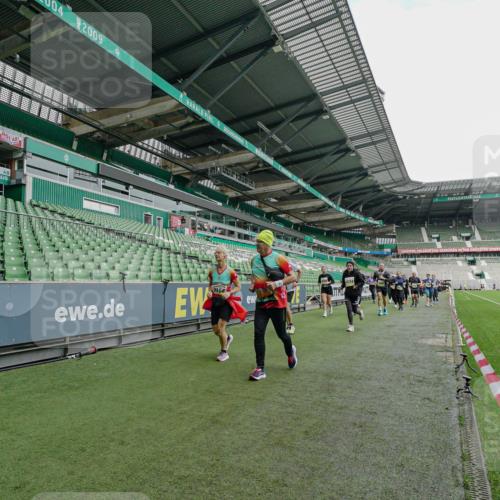 05.10.2025 - 20. swb-Marathon Bremen Michael Burmester http://msf.ph/oto/9225233 05.10.2025 10:39:12 Laufen im Stadion 7199, 7654, 7788, 7979, 8123, 9002, 9182, 9184, 9224, 9225, 9228, 9229, 9235, 9269, 9300, 9315, 9322, 9324, 9325, 9331, 9335, 9379, 9394, 9398, 9409, 9515, 9523, 9610, 9628, 9644, 9660, 9668, 9713, 9752, 9765, 9782, 9850, 9890, 9908, 9927, 9944, 9978, 9998, 10018, 10021, 10106, 10142, 10207, 10213, 10238, 10255, 10258, 10289, 10297, 10371, 10374, 10404, 10405, 10426, 10439, 10446, 10483, 10498, 10511, 10529, 10531, 10551, 10557, 10567, 10623, 10734, 10749, 10853 meine-sportfotos.de