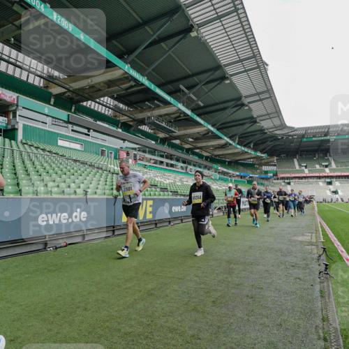 05.10.2025 - 20. swb-Marathon Bremen Michael Burmester http://msf.ph/oto/9225236 05.10.2025 10:39:13 Laufen im Stadion 7199, 7654, 7788, 7979, 8123, 9002, 9180, 9182, 9184, 9224, 9225, 9228, 9229, 9235, 9269, 9300, 9315, 9322, 9324, 9325, 9331, 9335, 9379, 9394, 9398, 9409, 9515, 9523, 9610, 9628, 9644, 9660, 9668, 9713, 9752, 9765, 9782, 9850, 9890, 9908, 9927, 9944, 9978, 9998, 10018, 10021, 10106, 10142, 10207, 10213, 10238, 10255, 10258, 10289, 10297, 10371, 10374, 10404, 10405, 10426, 10439, 10446, 10483, 10498, 10511, 10529, 10531, 10551, 10557, 10567, 10623, 10734, 10749, 10853 meine-sportfotos.de