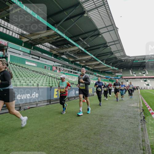 05.10.2025 - 20. swb-Marathon Bremen Michael Burmester http://msf.ph/oto/9225243 05.10.2025 10:39:16 Laufen im Stadion 7199, 7654, 7788, 7979, 8123, 9002, 9180, 9182, 9184, 9224, 9225, 9228, 9229, 9269, 9300, 9315, 9322, 9324, 9325, 9331, 9379, 9394, 9398, 9409, 9515, 9523, 9610, 9628, 9644, 9660, 9668, 9713, 9752, 9765, 9782, 9850, 9890, 9908, 9927, 9944, 9998, 10018, 10021, 10106, 10142, 10207, 10213, 10238, 10255, 10258, 10289, 10297, 10371, 10374, 10405, 10426, 10446, 10483, 10498, 10511, 10529, 10531, 10551, 10557, 10567, 10623, 10734, 10749, 10853, 9184 meine-sportfotos.de