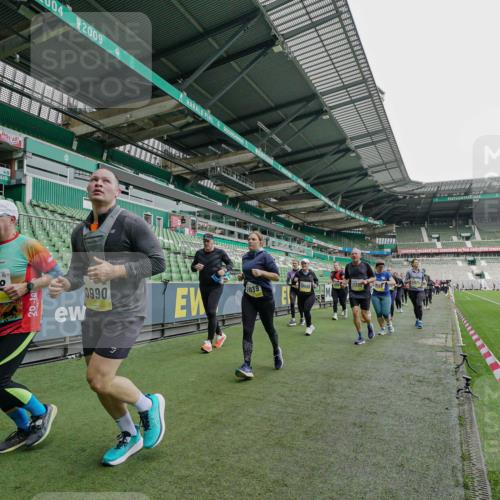 05.10.2025 - 20. swb-Marathon Bremen Michael Burmester http://msf.ph/oto/9225247 05.10.2025 10:39:17 Laufen im Stadion 7199, 7654, 7788, 7979, 8123, 9002, 9180, 9182, 9224, 9225, 9228, 9229, 9269, 9300, 9315, 9324, 9325, 9331, 9379, 9394, 9398, 9409, 9515, 9523, 9610, 9628, 9644, 9660, 9668, 9713, 9752, 9765, 9782, 9850, 9890, 9908, 9927, 9944, 9998, 10018, 10021, 10106, 10142, 10207, 10213, 10238, 10255, 10258, 10289, 10297, 10371, 10374, 10405, 10426, 10446, 10462, 10483, 10498, 10511, 10529, 10531, 10551, 10557, 10567, 10623, 10734, 10749, 10853, 9184 meine-sportfotos.de