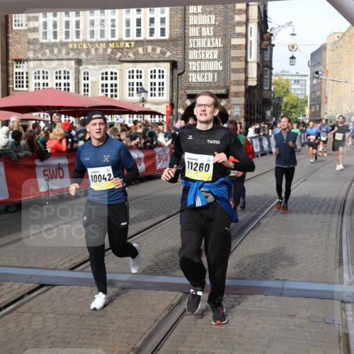 05.10.2025 - 20. swb-Marathon Bremen Yannick Fuchs http://msf.ph/oto/9225264 05.10.2025 10:56:42 Ziel 9547, 9790, 9886, 10005, 10008, 10042, 10179, 10648, 10971, 11100, 11253, 11260, 11571, 11691 meine-sportfotos.de