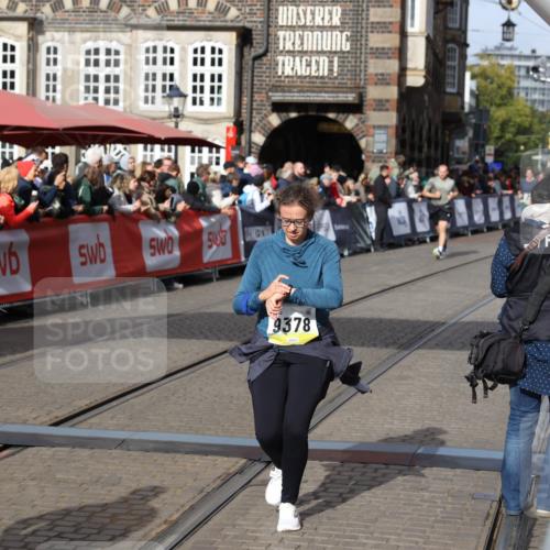 05.10.2025 - 20. swb-Marathon Bremen Yannick Fuchs http://msf.ph/oto/9225271 05.10.2025 10:59:58 Ziel 9378, 9473, 9673, 11582 meine-sportfotos.de