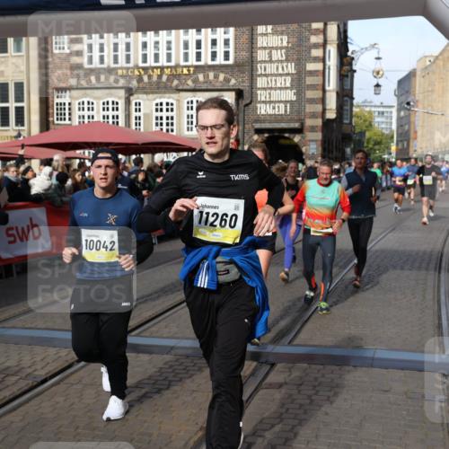 05.10.2025 - 20. swb-Marathon Bremen Yannick Fuchs http://msf.ph/oto/9225273 05.10.2025 10:56:42 Ziel 9547, 9790, 9886, 10005, 10008, 10042, 10179, 10648, 10971, 11100, 11253, 11260, 11571, 11691 meine-sportfotos.de