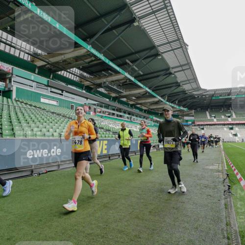 05.10.2025 - 20. swb-Marathon Bremen Michael Burmester http://msf.ph/oto/9225290 05.10.2025 10:39:24 Laufen im Stadion 7199, 7654, 7788, 7789, 7979, 8123, 9002, 9180, 9186, 9224, 9225, 9228, 9229, 9269, 9300, 9315, 9324, 9325, 9379, 9394, 9398, 9419, 9515, 9523, 9610, 9628, 9644, 9660, 9668, 9713, 9765, 9780, 9782, 9850, 9908, 9927, 9944, 9998, 10018, 10021, 10025, 10106, 10142, 10207, 10213, 10238, 10255, 10258, 10289, 10371, 10374, 10405, 10426, 10462, 10483, 10498, 10529, 10531, 10551, 10557, 10567, 10587, 10597, 10623, 10734, 10749, 10853, 9182, 9184, 9300, 9394 meine-sportfotos.de