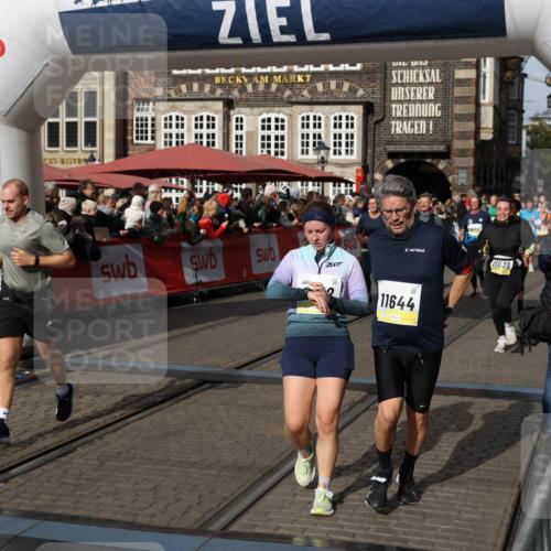05.10.2025 - 20. swb-Marathon Bremen Yannick Fuchs http://msf.ph/oto/9225294 05.10.2025 11:00:06 Ziel 9005, 9381, 9604, 9612, 10290, 10291, 10311, 11444, 11639, 11644 meine-sportfotos.de